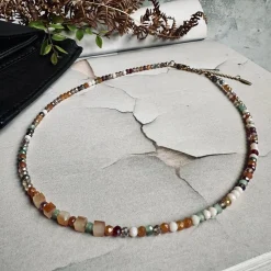 Halskæde Sarah - Natur mix perler