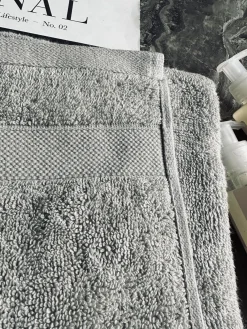 Håndklæde Lys grå - 70x140cm Øko-tex