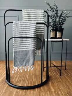 Håndklæde stativ i sort metal - 3 håndklæder