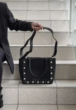 Håndtaske med nitter