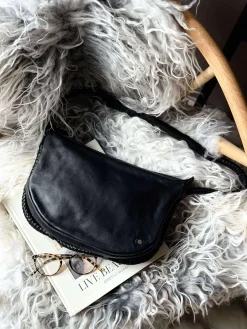 Håndtaske med smuk fletrem - Black