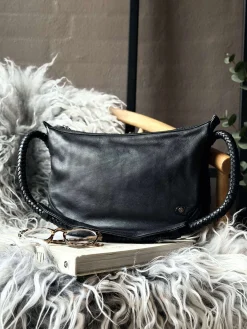 Håndtaske med smuk fletrem - Black