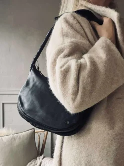 Håndtaske med smuk fletrem - Black