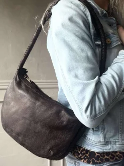 Håndtaske med smuk fletrem - Brown