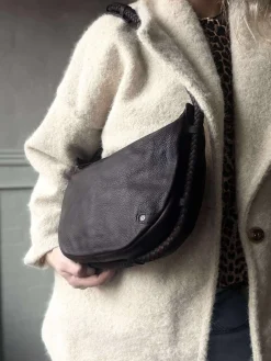 Håndtaske med smuk fletrem - Brown