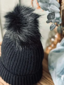 Hue med kvast - Black