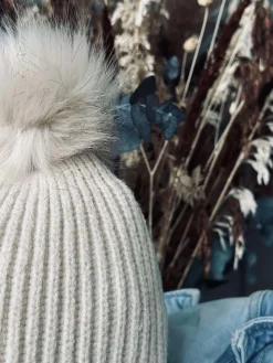 Hue med kvast - Creme