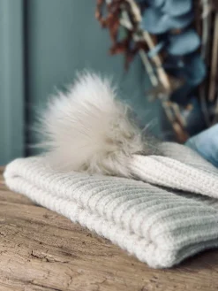 Hue med kvast - Creme