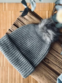 Hue med kvast - Grå