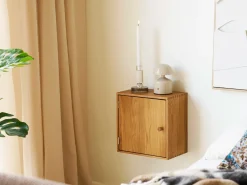 Hylde med låge i egetræ