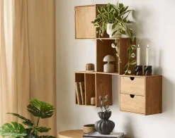 Hylde med låge i egetræ