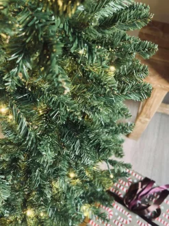 Juletræ med lyskæde