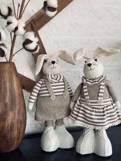 Kanin - Pige med stribet kjole