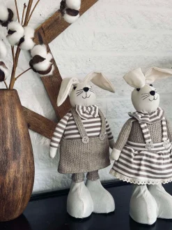 Kanin - Pige med stribet kjole