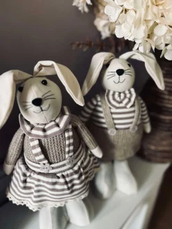 Kanin - Pige med stribet kjole