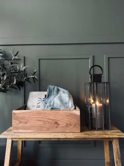 Kasse i massiv akacia