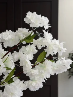 Kirsebærgren med lys - Hvid