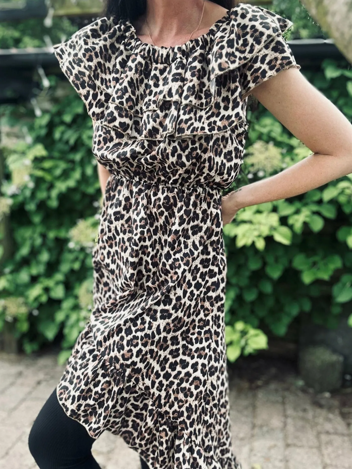 Kjole LANA off shoulder Leo