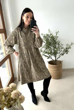 Kjole med guld print