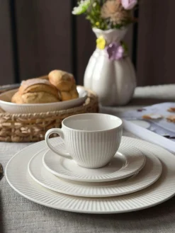 Kop og underkop - Riflet porcelæn