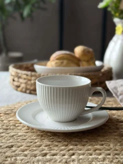 Kop og underkop - Riflet porcelæn