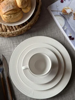 Kop og underkop - Riflet porcelæn