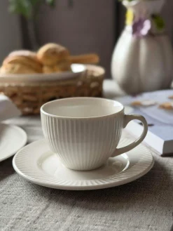 Kop og underkop - Riflet porcelæn