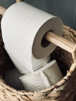 Kurv m. toiletpapirholder – Lys Natur