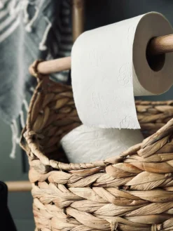 Kurv m. toiletpapirholder – Lys Natur