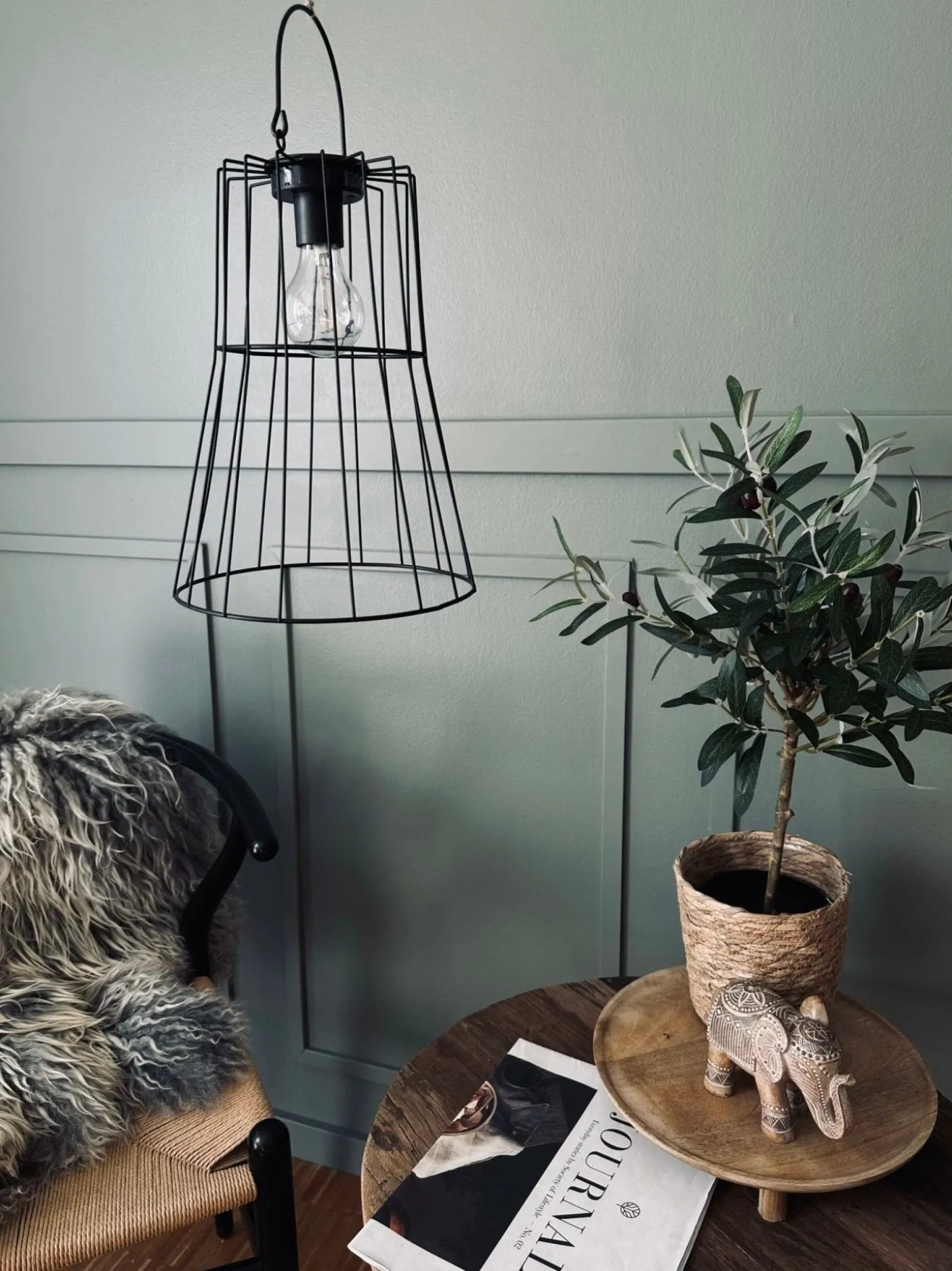 Lampe med solceller – Black metal