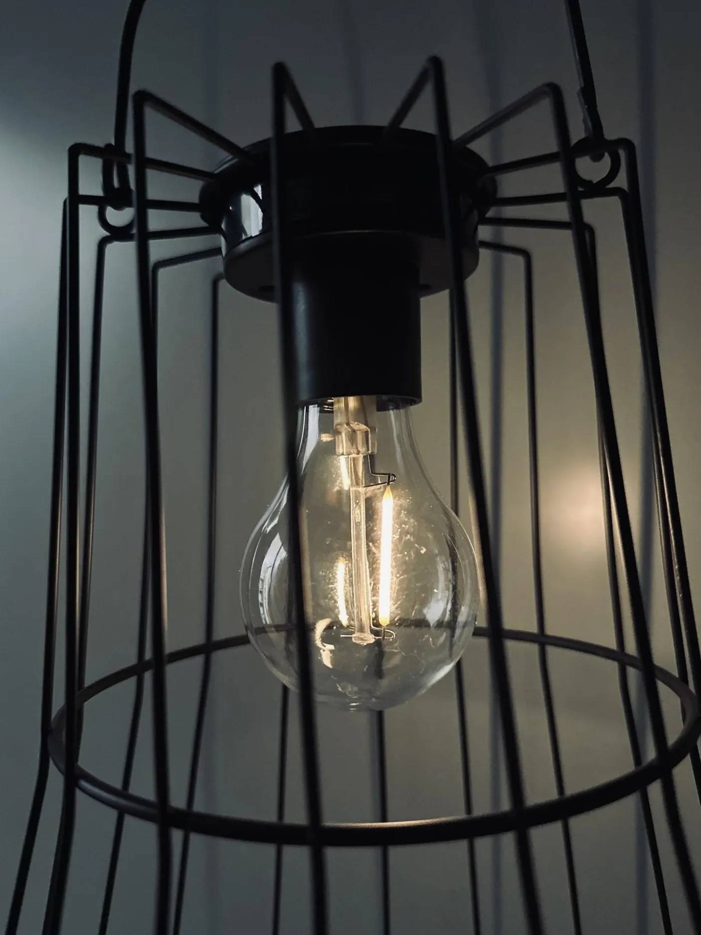 Lampe med solceller – Black metal