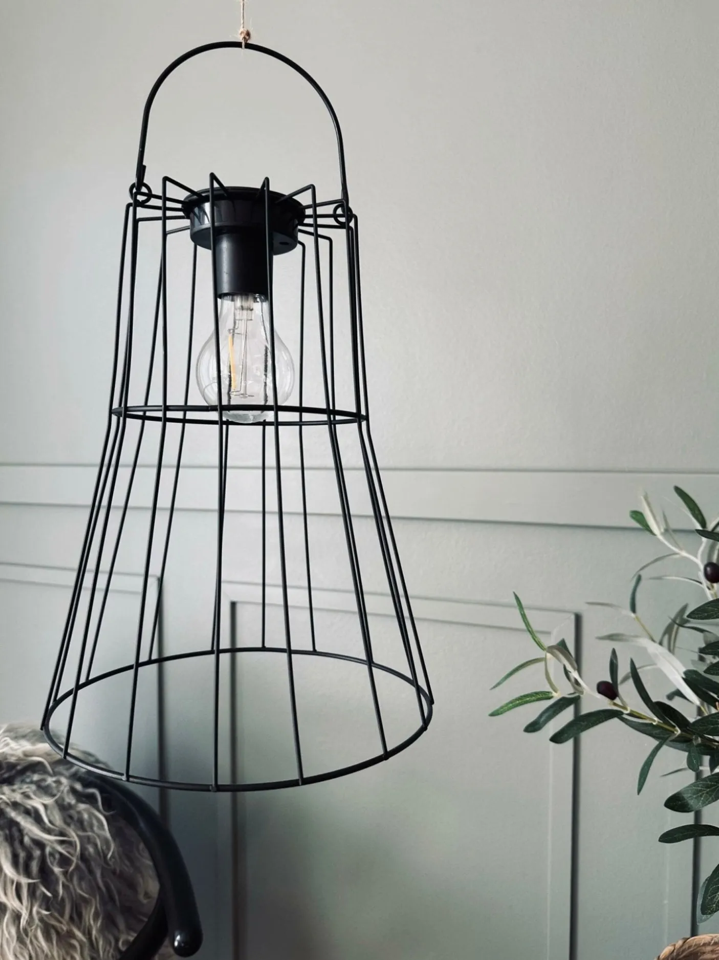 Lampe med solceller – Black metal