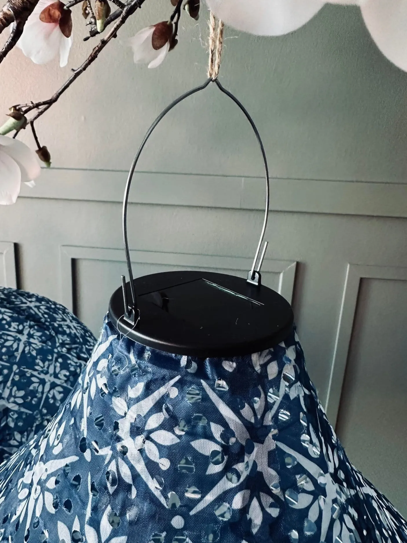 Lampe med solceller Pear – SUMMER BLUE