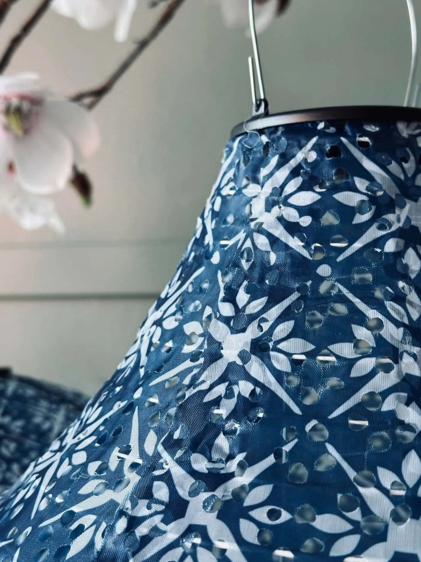 Lampe med solceller Pear – SUMMER BLUE