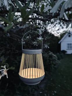 Lanterne med solceller - Hvid metal