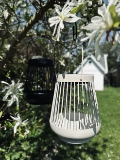 Lanterne med solceller - Hvid metal