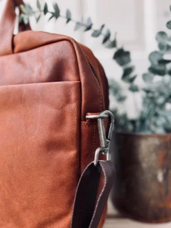 Laptop adventur - chesterfield cognac