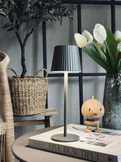 LED bordlampe MILLA Taupe - genopladelig