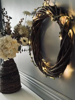 Lyskæde med blade og blomster