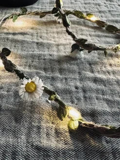 Lyskæde med blade og blomster