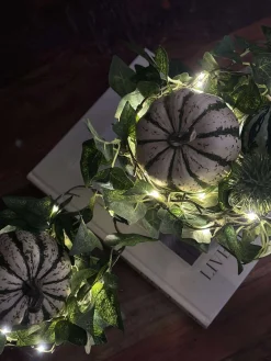 Lyskæde med grønne efeublade - 290cm