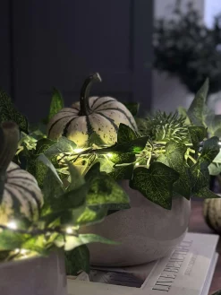 Lyskæde med grønne efeublade - 290cm