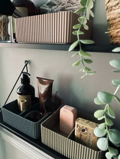 Makeup organiser med opdeling – Grå