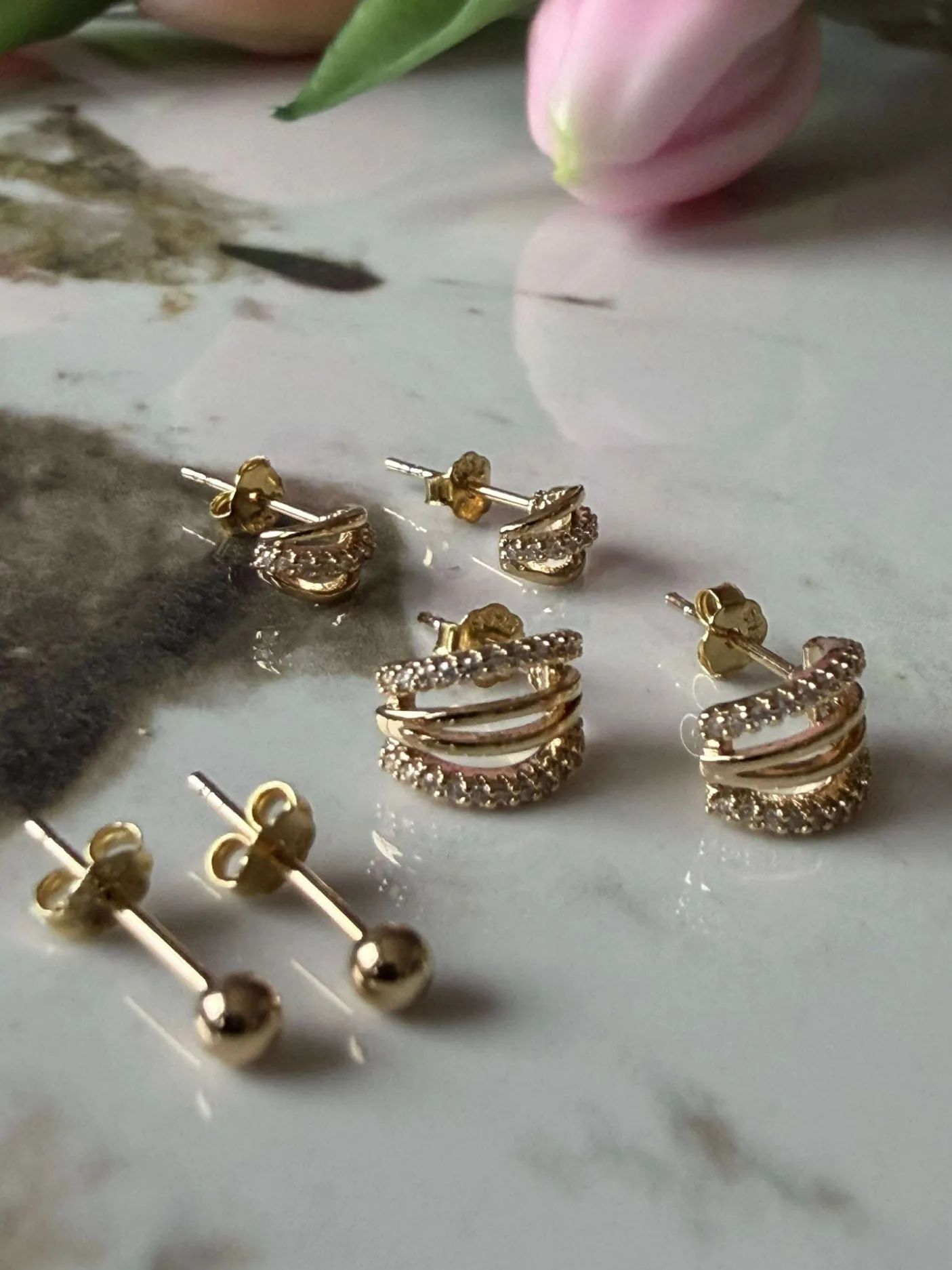 Mix box med 6 øreringe - Monique 18k forgyldt