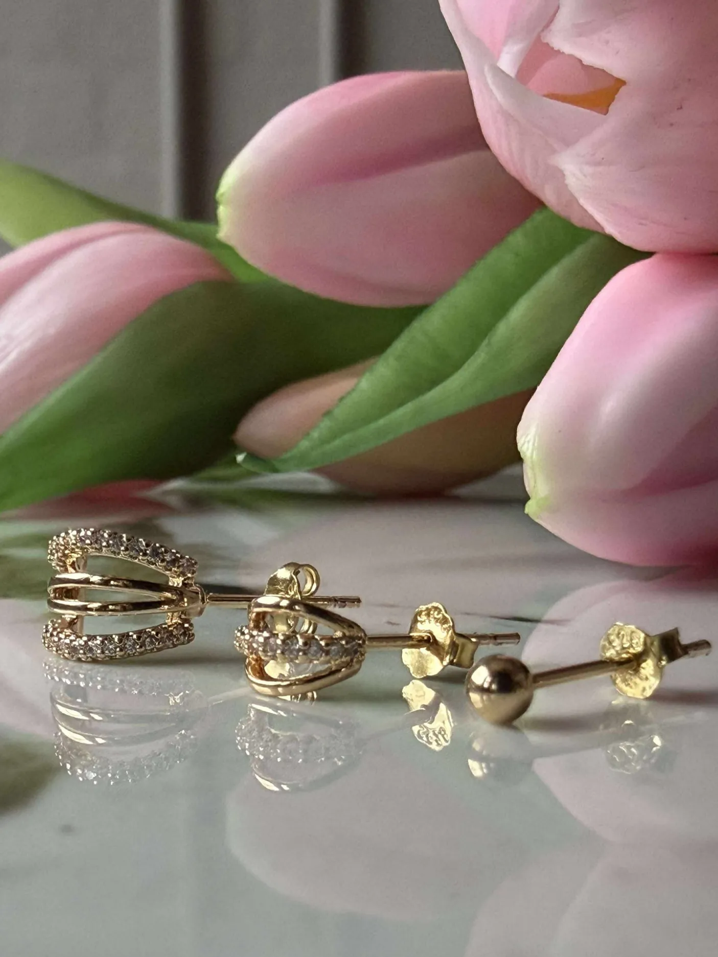 Mix box med 6 øreringe - Monique 18k forgyldt