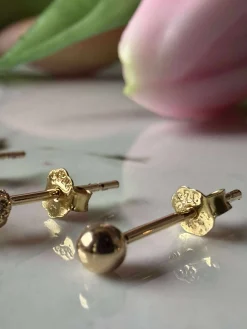 Mix box med 6 øreringe - Monique 18k forgyldt