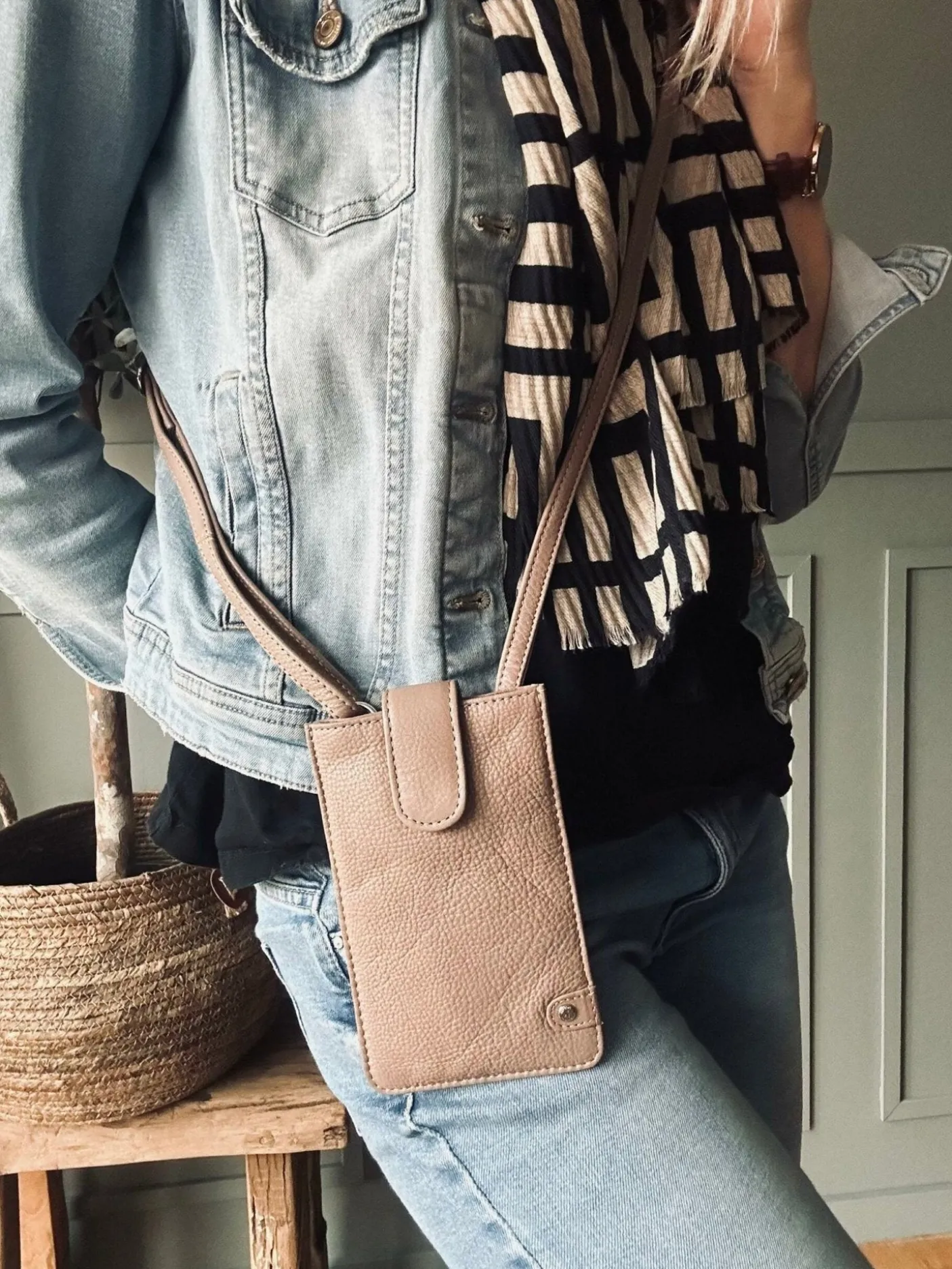 Mobiltaske Small Aura Dusty taupe