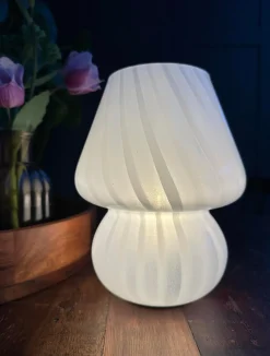 Mushroom Medium – Hvid mundblæst glas