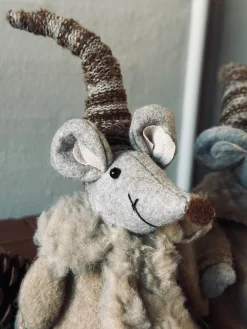 Nissemus - Siddende dreng