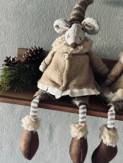 Nissemus - Siddende Pige